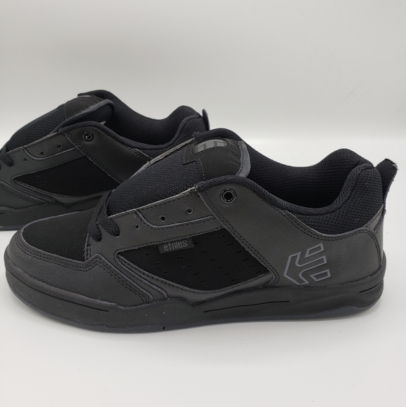 etnies cartel black